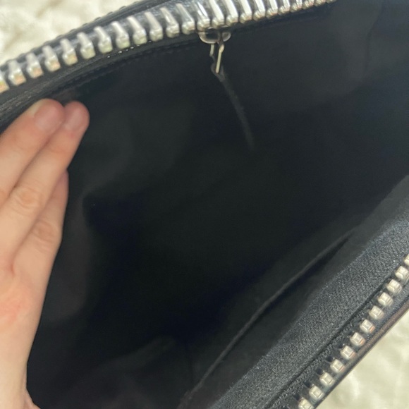 Like new Givenchy

Medium Antigona Bag in Box Leather - Picture 8 of 9